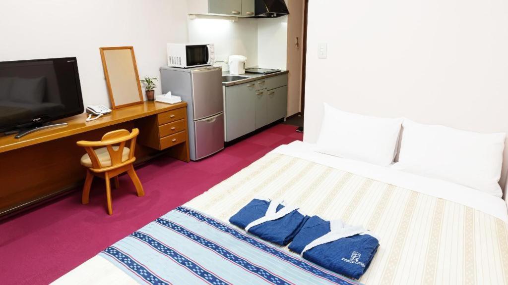 Hotel Peace Land Kume Naha Exteriör bild